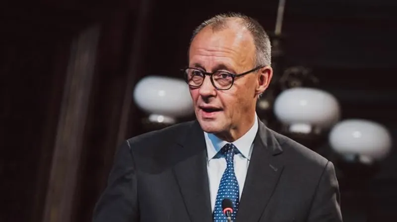 Активисты попались при попытке порчи самолета канцлера Германии