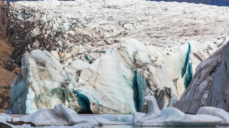 В Алматы ограничили доступ к популярнейшему леднику