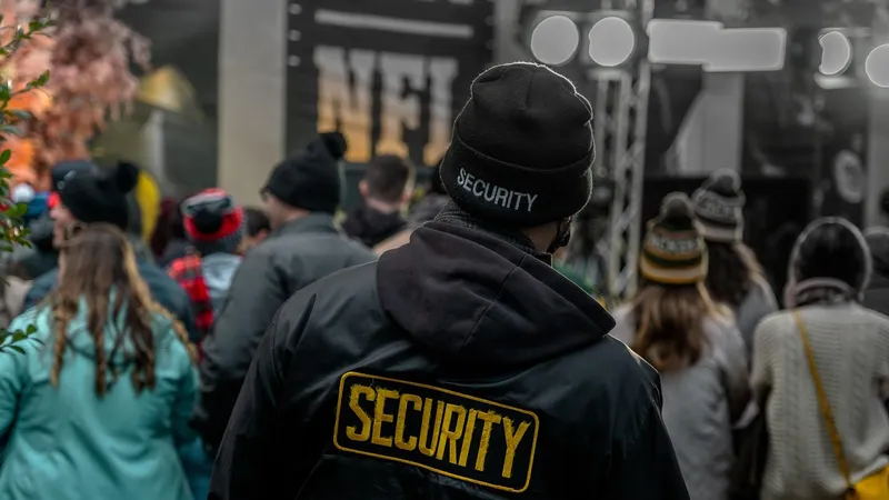 200 фанатов двух известных итальянских команд устроили жесткую драку