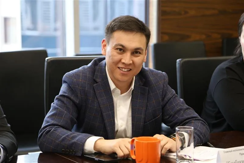 глава Кселл Аскар Жамбакин, фото - Новости Zakon.kz от 22.01.2026 17:33