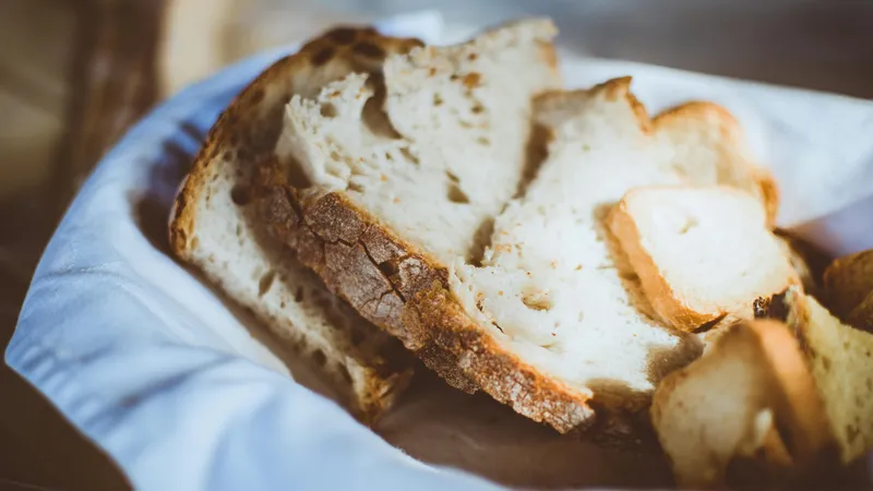 Известный врач разрушила миф о правильном хранении хлеба