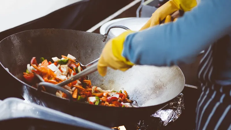 Повар в Костанае обманул заказчиков и полиция завела уголовное дело