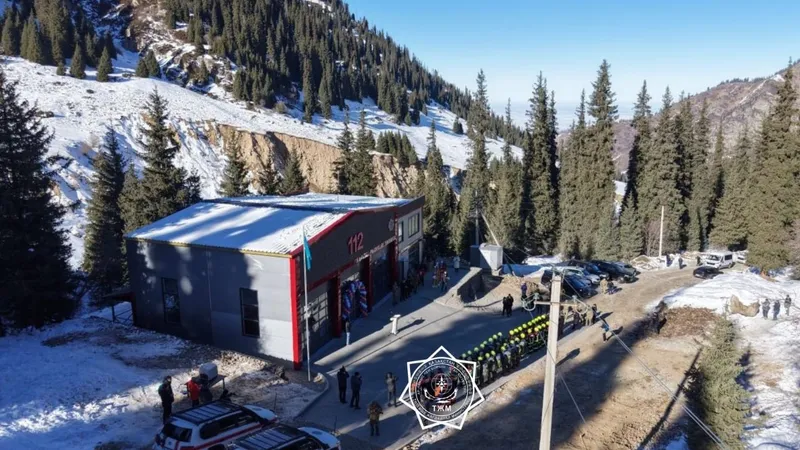 На высоте 2400 метров: универсальное подразделение МЧС спасло туриста на Шымбулаке