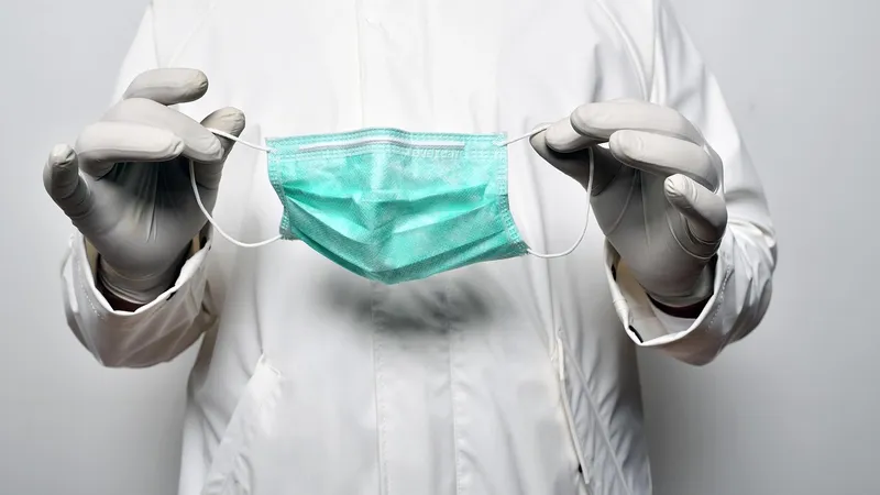 Новая пандемия? Академик объяснил, чем опасен новый смертельный вирус Нипах от летучих мышей