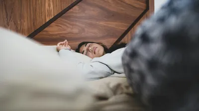 спящий человек, кровать, фото - Новости Zakon.kz от 27.01.2026 10:06