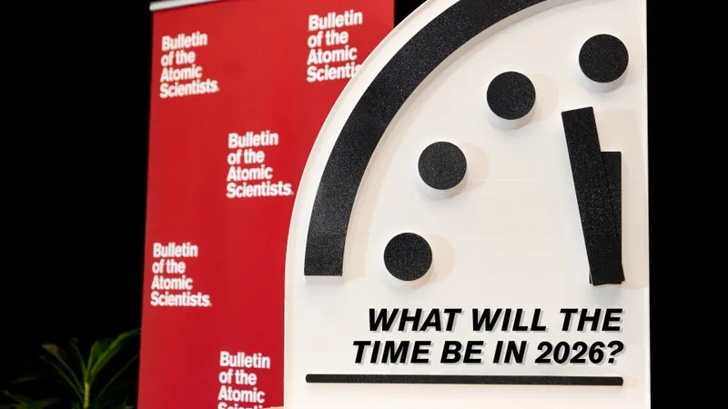 Мир стал еще ближе к "ядерной полуночи": стрелки Часов Судного дня сдвинулись