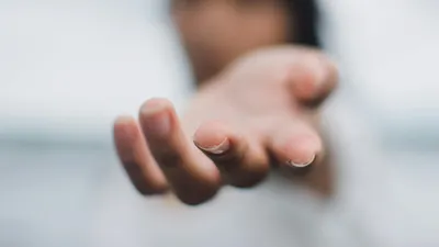 Девушка, ногти, фон, фото - Новости Zakon.kz от 28.01.2026 06:20