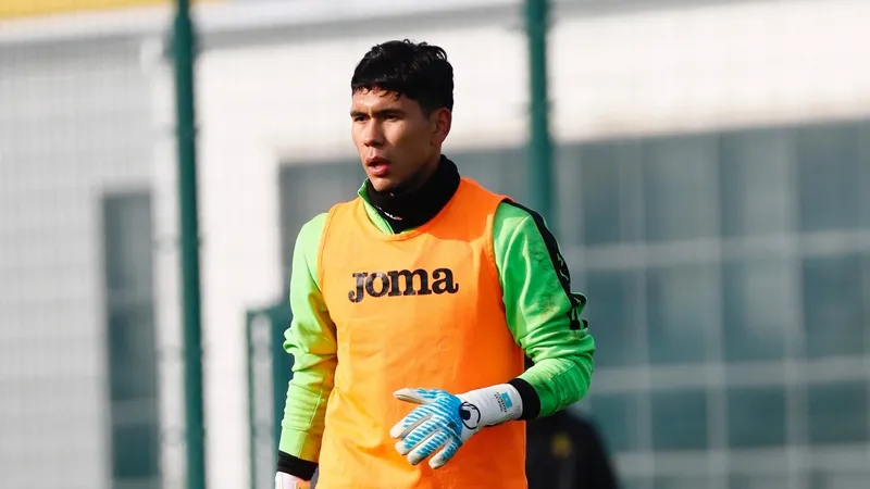 Темирлан Анарбеков никуда не уходит и на три года остается в "Кайрате"