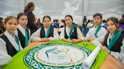 соревнования между школьниками, фото - Новости Zakon.kz от 28.01.2026 19:17