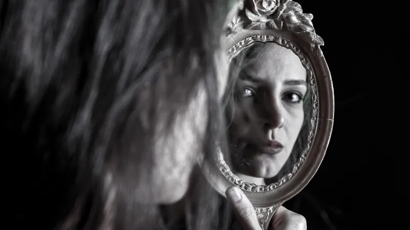 Почему даже один выдавленный прыщ может испортить кожу на годы