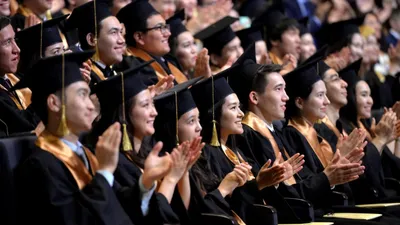 Студенты, выпускники вузов, вручение дипломов, диплом о высшем образовании, вручение диплома, сурет - Zakon.kz жаңалық 27.04.2026 14:27