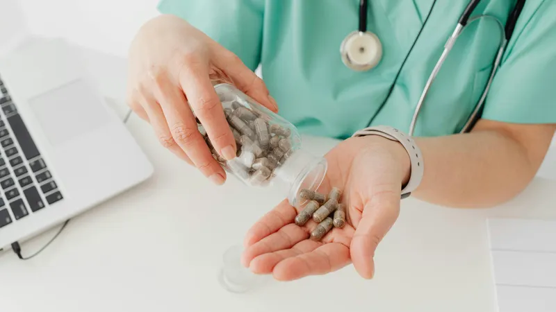 Миллионы штрафов и тысячи схем: как бесплатные лекарства оказались на рынке Казахстана