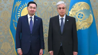 бывший помощник – пресс-секретарь президента РК Руслан Желдибай, президент РК Касым-Жомарт Токаев, фото - Новости Zakon.kz от 29.01.2026 13:00