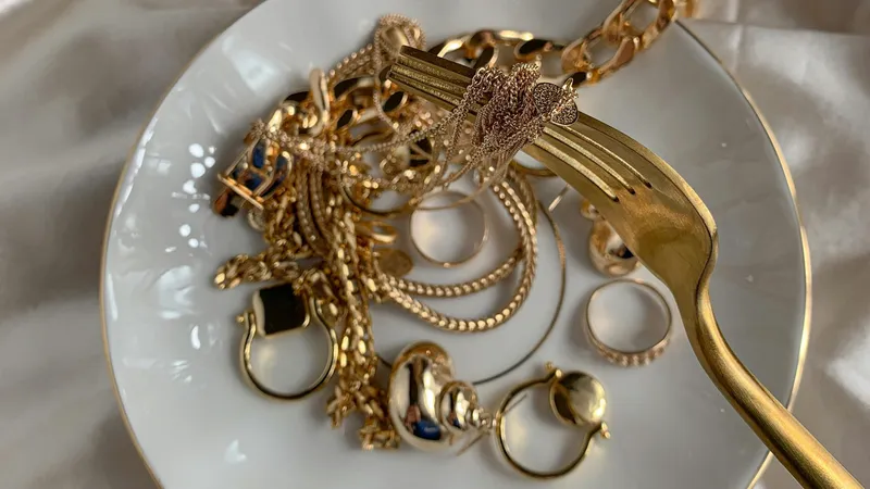 Золотая пора: как и почему "громкий" желтый металл пришел на смену "тихой роскоши"