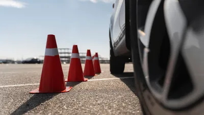 Школа вождения, автошкола, курсы вождения, сдача на права, водительские права, автодром, инструктор по вождению, ПДД, фото - Новости Zakon.kz от 19.03.2026 07:59