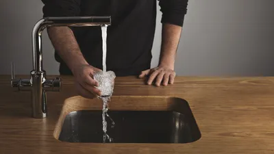 вред воды из под крана, фото - Новости Zakon.kz от 31.01.2026 12:16