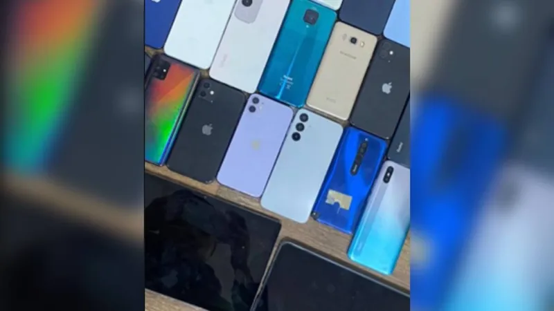 Канал сбыта краденых смартфонов раскрыли в Алматы