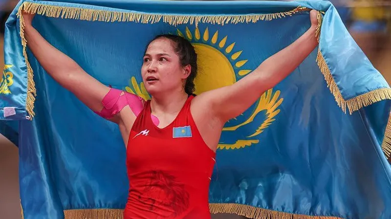 Звезда казахстанской борьбы ворвалась в финал крупного турнира в России