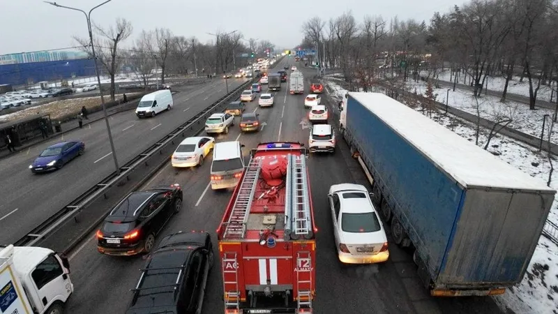 Как алматинские водители пропускают пожарную машину: проверка МЧС
