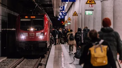Вокзал, пассажиры, поезд, фото - Новости Zakon.kz от 03.02.2026 07:55