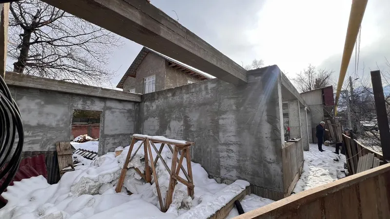 Еще одно строение сровняли с землей в Алматы