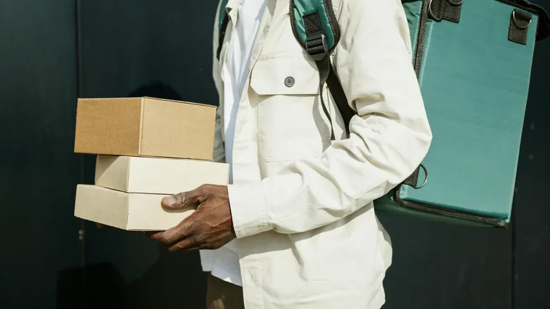 В аэропорту Алматы обратились к пассажирам с важным предупреждением