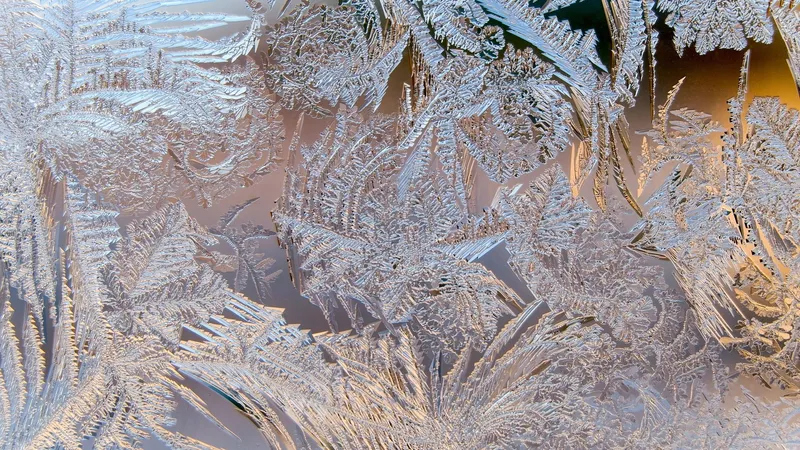 Потепление, а затем резкое похолодание надвигаются на Казахстан