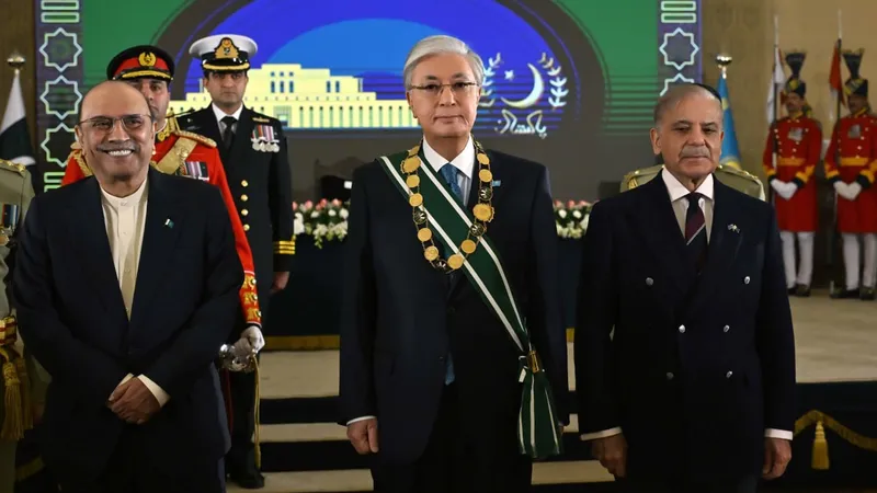 Президент Казахстана был удостоен высшей государственной награды Пакистана