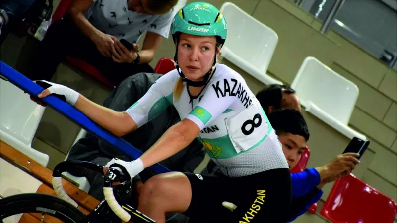 Казахстанская велогонщица выиграла "золото" чемпионата Азии в Саудовской Аравии