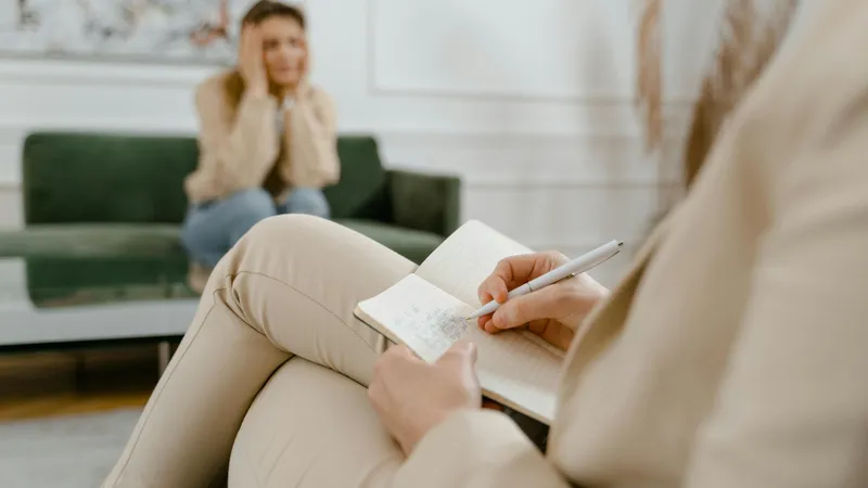 Не гадалка, не астролог, а проверенный психолог: как в РК будут оказывать психологическую помощь