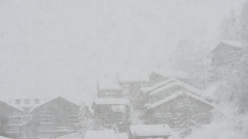 Ураганный ветер, сильный снег и мороз: к чему готовиться жителям Казахстана 7 февраля