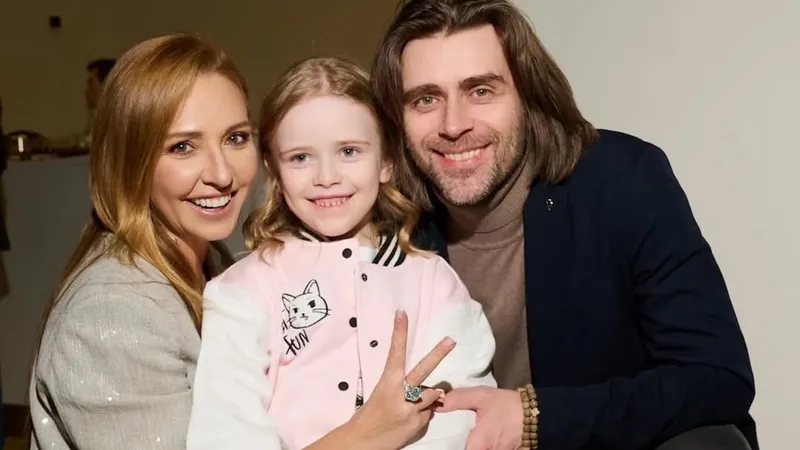 Татьяна Навка нежно обратилась к Петру Чернышёву и показала маленькую дочку Заворотнюк