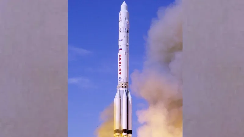 Байконур готовится к запуску: на стартовом комплексе установят ракету-носитель