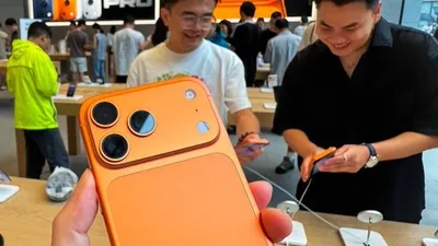 Оранжевый iPhone 17 в Китае, фото - Новости Zakon.kz от 08.02.2026 08:30