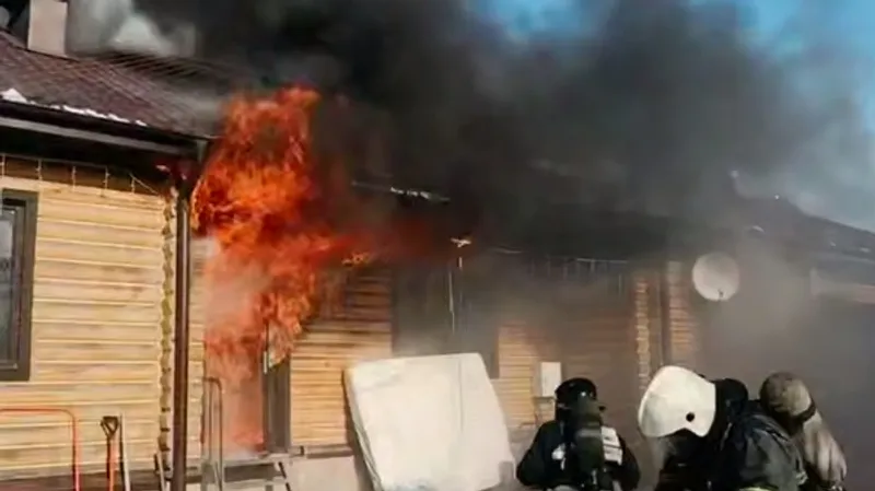 Пожар в бане в Караганде едва не закончился взрывом