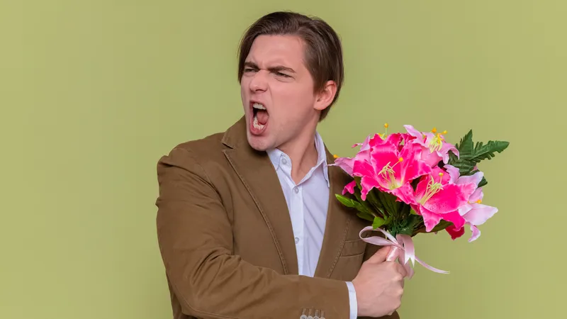 Вы расстались, а он все еще держит вас на крючке: 3 признака скрытого нарцисса