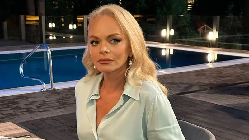 Продюсер раскрыл, во сколько "бездомной" Ларисе Долиной обходится съемная квартира