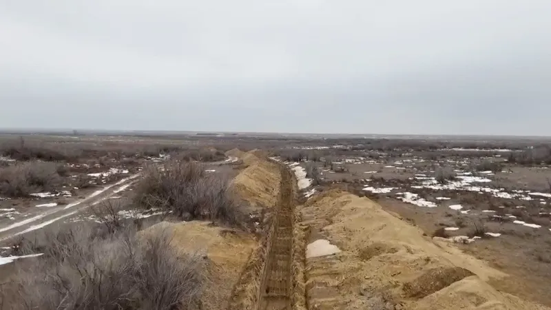 Вода возвращается: в Жамбылской области возобновили очистку каналов впервые за 10 лет