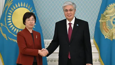 Токаев и президент банка, Акорда, фото - Новости Zakon.kz от 09.02.2026 17:00