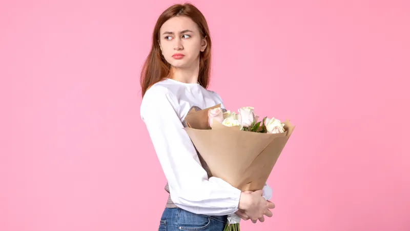 Романтика напрокат: как и почему возникла услуга аренды букетов для селфи