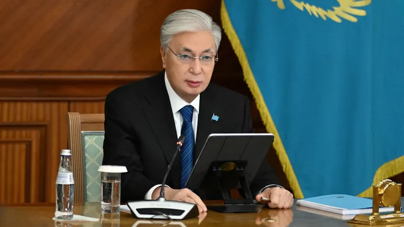 Токаев потребовал развивать страхование и рынок ценных бумаг