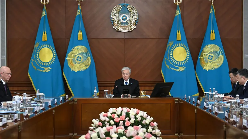 "Мошеннические схемы запредельных масштабов в соцсфере": Токаев дал поручения Генпрокуратуре и правительству