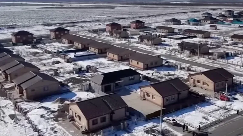 Красивые коттеджи, построенные по госпрограмме, разваливаются спустя пять лет в Атырау