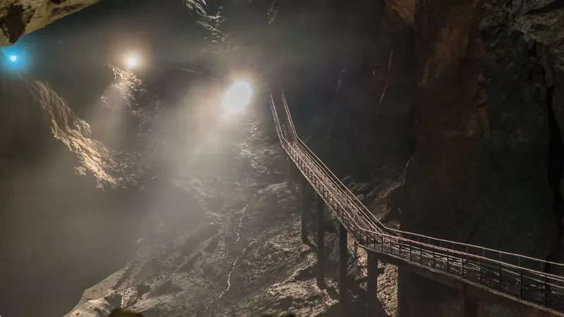 Растет число жертв взрыва в угольной шахте в Индии