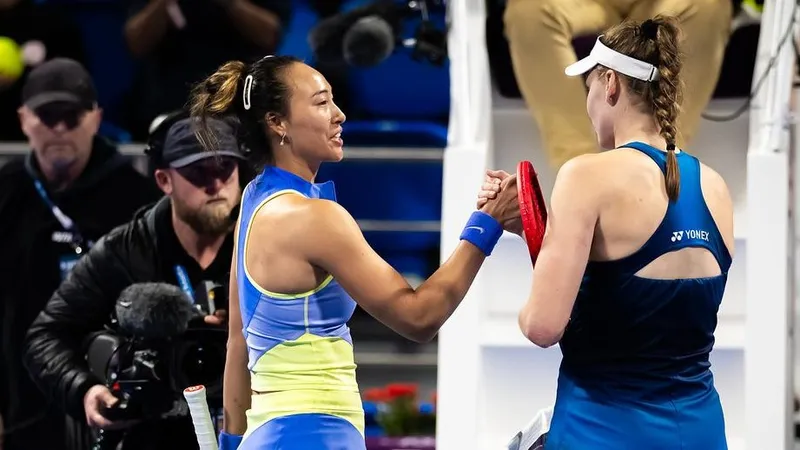 Рыбакина разгромила олимпийскую чемпионку на турнире в Дохе