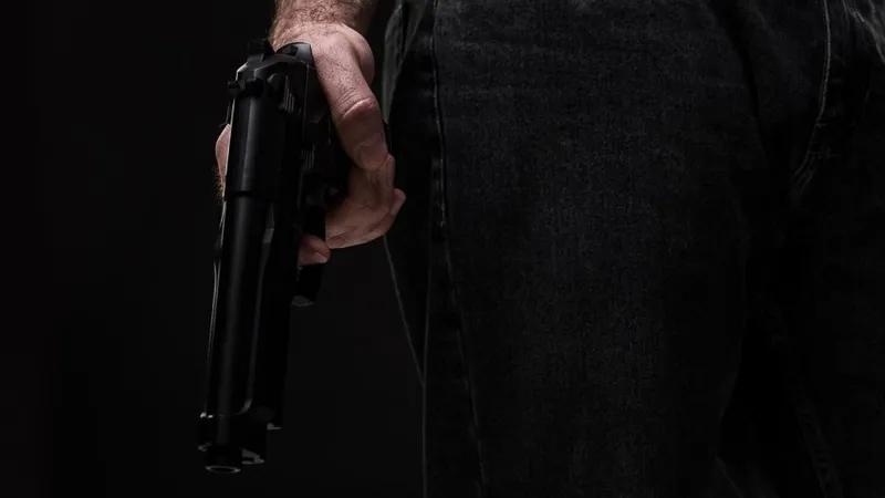 Вооруженный парень атаковал школу в Таиланде и взял заложников