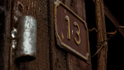 дверь с номером 13, фото - Новости Zakon.kz от 12.02.2026 11:20