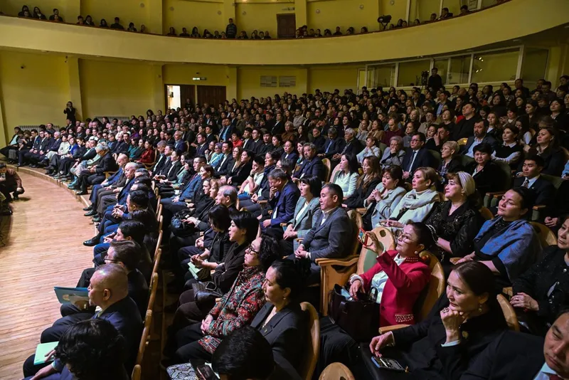 встреча с общественностью в Алматы, фото - Новости Zakon.kz от 13.02.2026 13:32