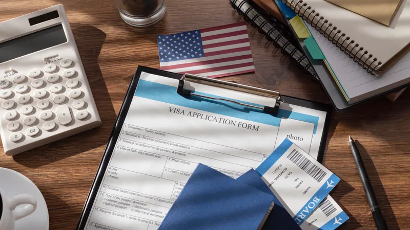 Почему приостановили обработку виз для граждан ряда стран, объяснили в посольстве США