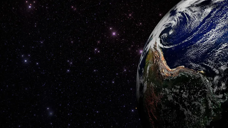 Облако в форме сердца в семь раз больше Земли заметили в космосе